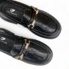 Εικόνα της Loafers λουστρίνι με μεταλλική λεπτομέρεια 