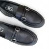 Εικόνα της Loafers ματ με ασημί αγκράφα και τρακτερωτή σόλα