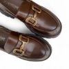 Εικόνα της Loafers καφέ ματ με χρυσή λεπτομέρεια και τρακτερωτή σόλα 